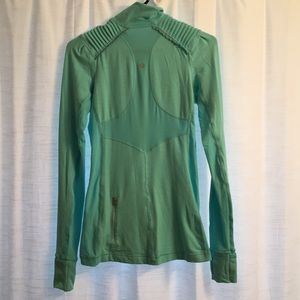 Lululemon size 4 half zip jacket